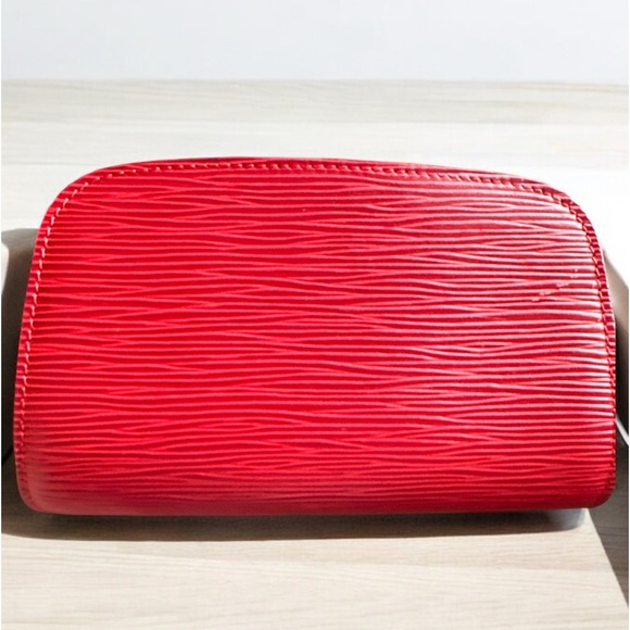 LOUIS VUITTON Epi Pochette Cosmetic PM
Pouch Red M41114 LV Auth SP0998 - Picture 3 of 10